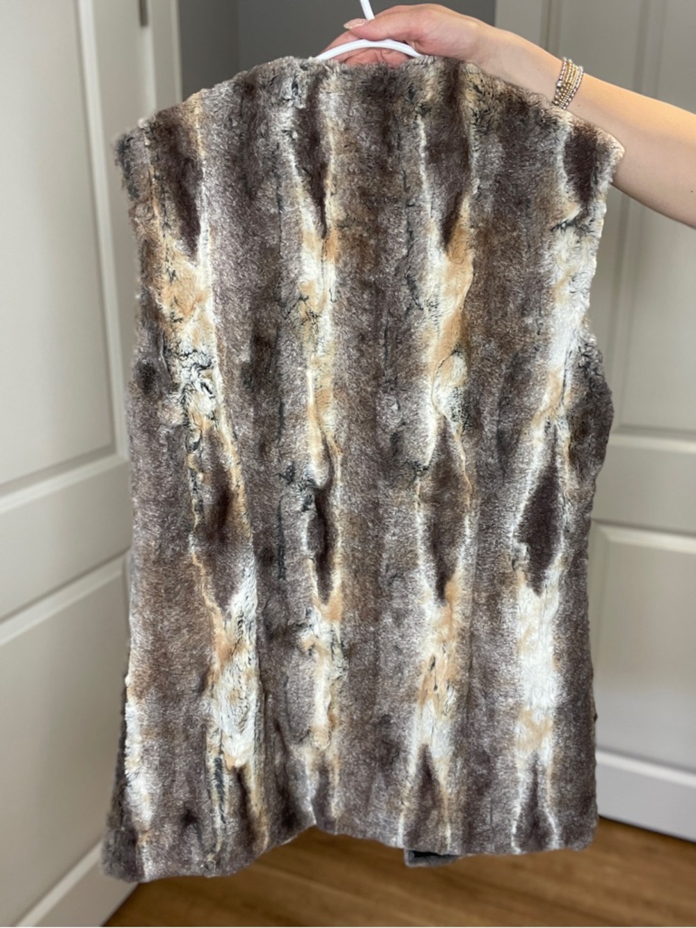 Hilary MacMillan Faux Fur Open-Front Vest - Picture 3 of 9